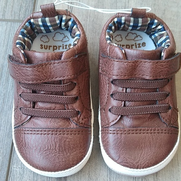 Stride Rite Other - Stride rite "surprise" velcro shoes